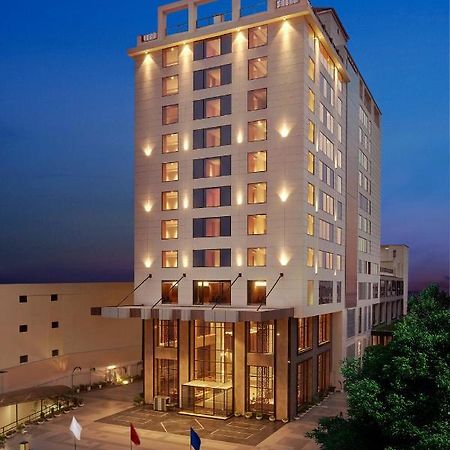 Doubletree By Hilton Varanasi Exterior foto