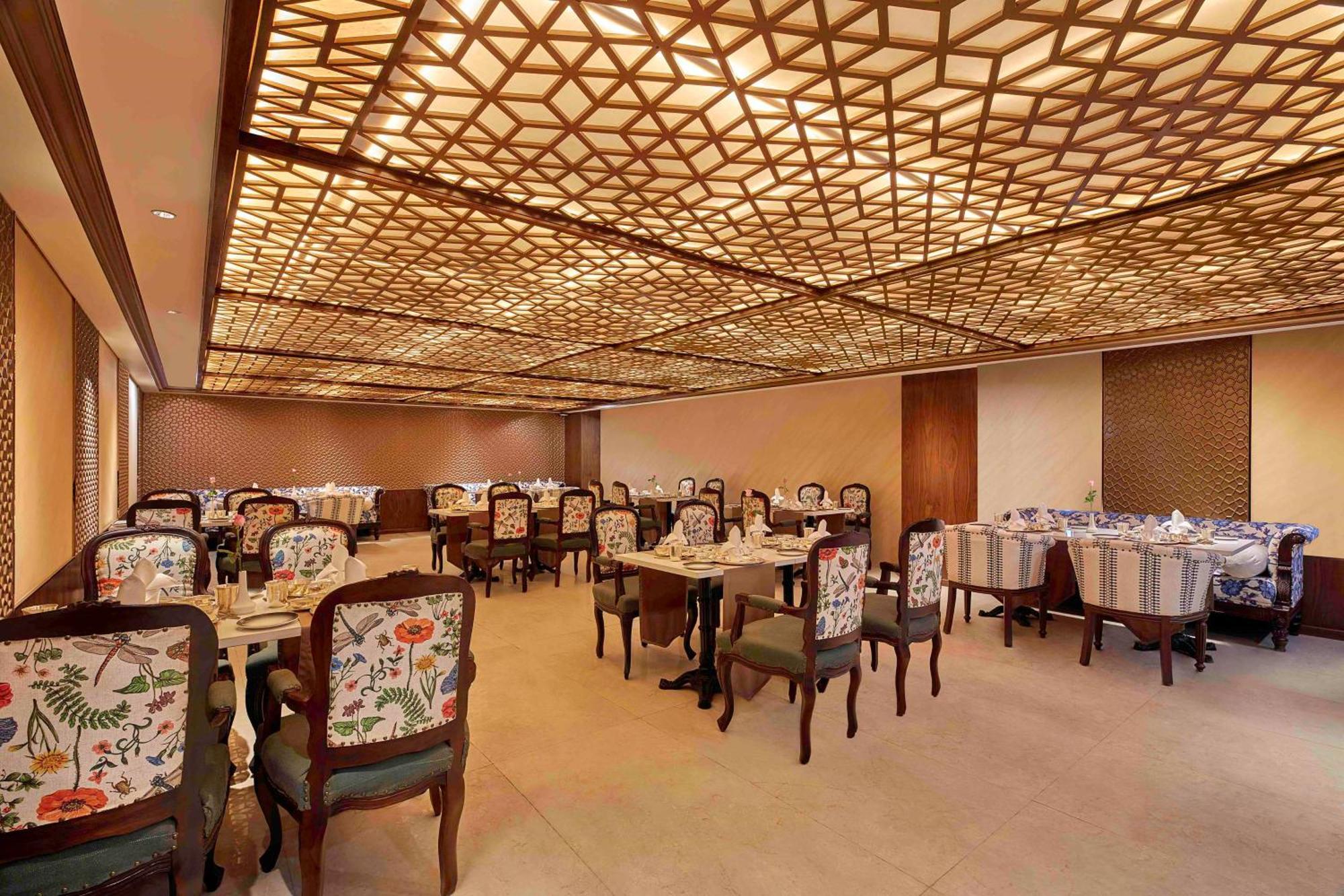 Doubletree By Hilton Varanasi Exterior foto