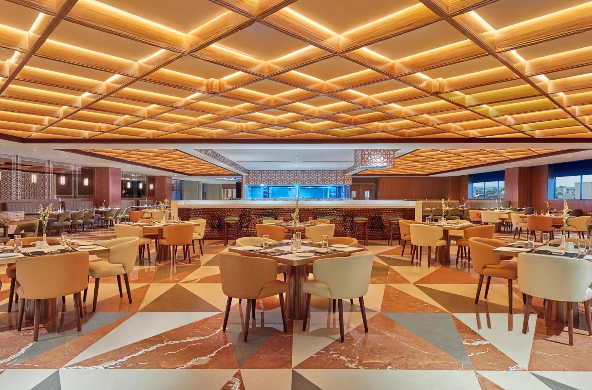 Doubletree By Hilton Varanasi Exterior foto