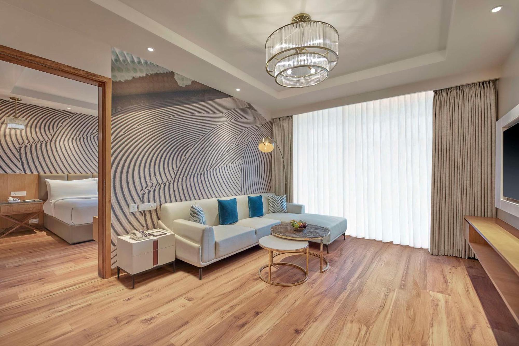 Doubletree By Hilton Varanasi Exterior foto